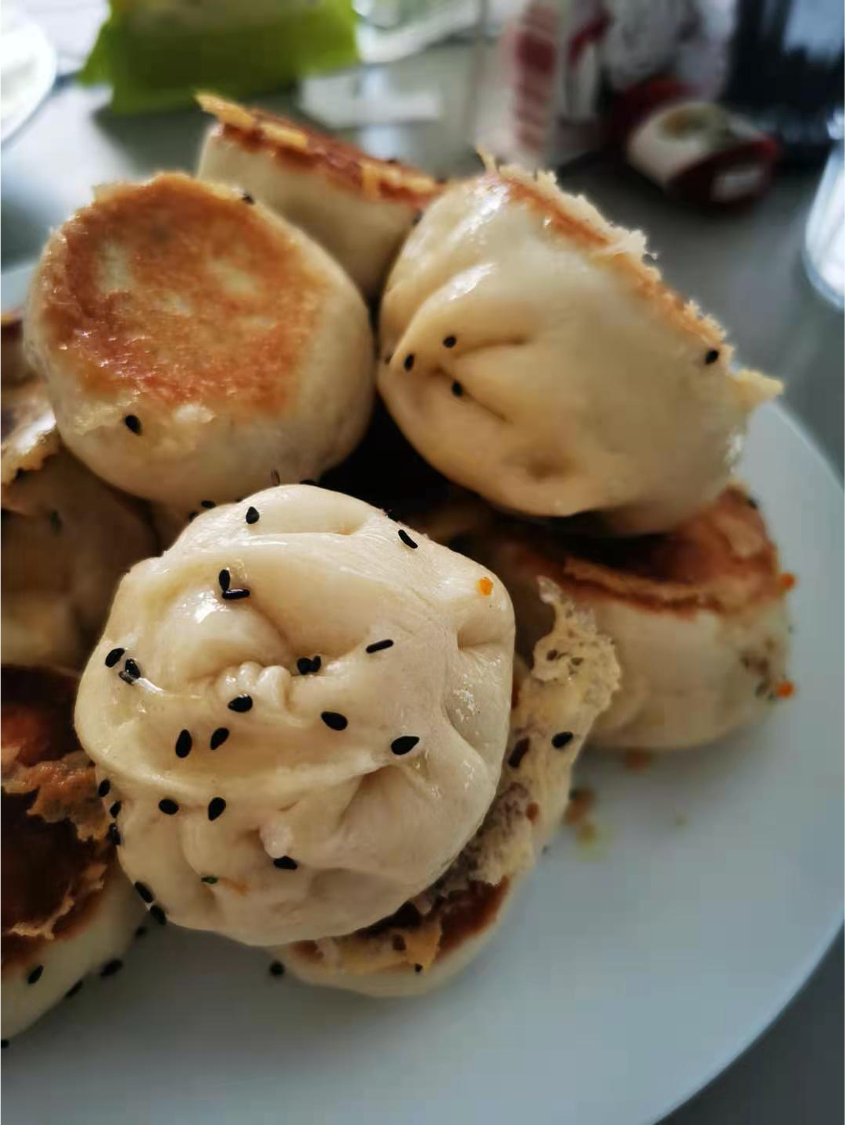 Pan-fried stuffed buns